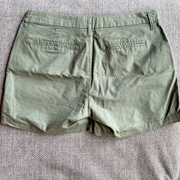 Old Navy Olive Green Shorts 4” Size 6 - Picture 3 of 6